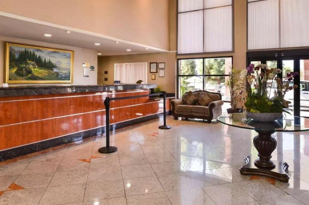 Quality Inn & Suites Walnut - City Of Industry Exterior foto